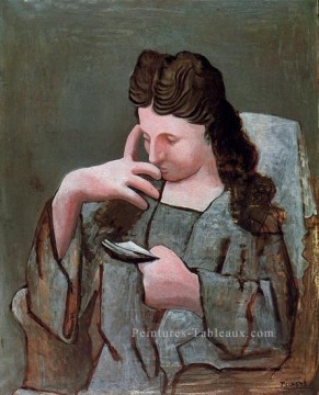 Olga lisant assise dans un fauteuil 1920 cubiste Pablo Picasso Peinture à l'huile